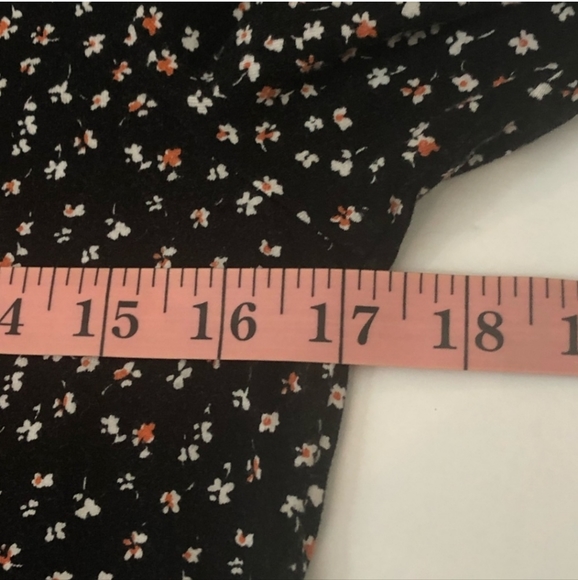 Daniel Rainn Black Top Tiny Flower Print Ruffle Accent Size PS - Picture 7 of 8